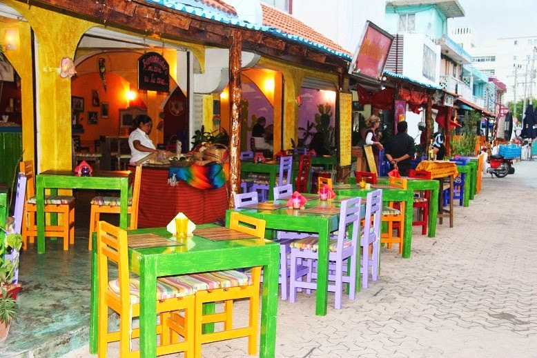 Isla Mujeres downtown has many restaurants.