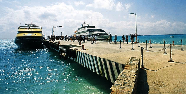 Ferry on Isla Mujeres port